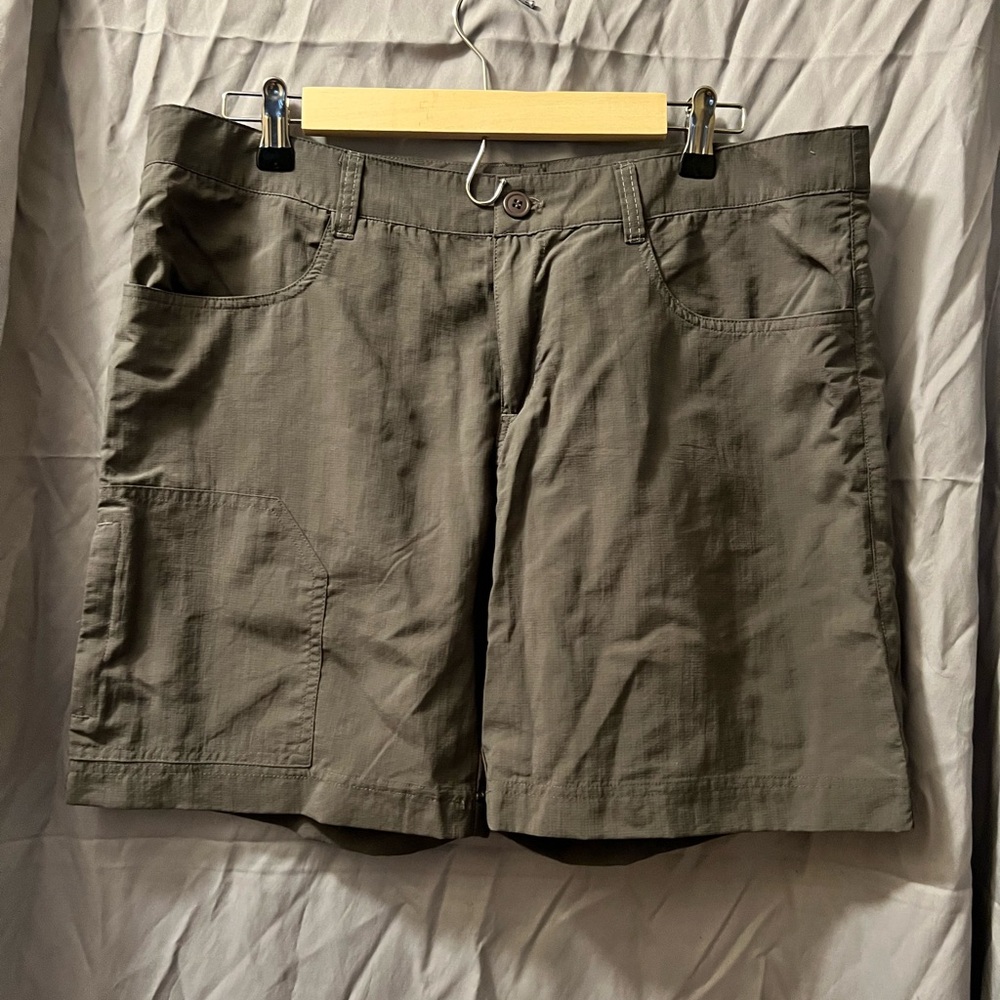 Men's Casual Cargo Shorts in Olive